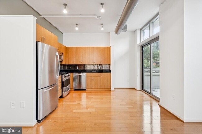 Building Photo - 811 4th St NW