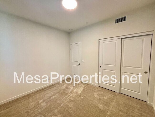 Building Photo - 3550 E Pollock St