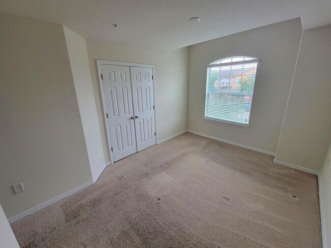 Building Photo - Hey! Yes ! You !