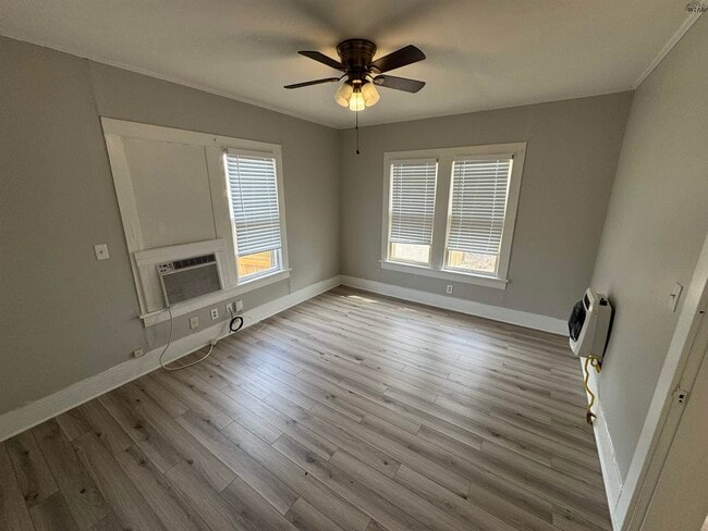 Building Photo - 1105 Bluff St