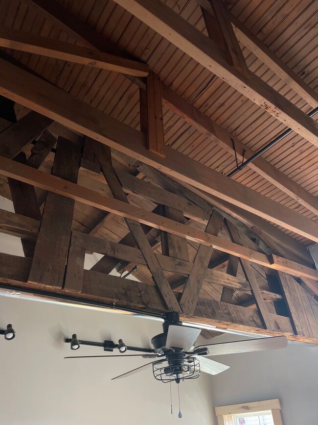 Building Photo - 2 bedroom/1 bathroom NEW apartment in McSh...