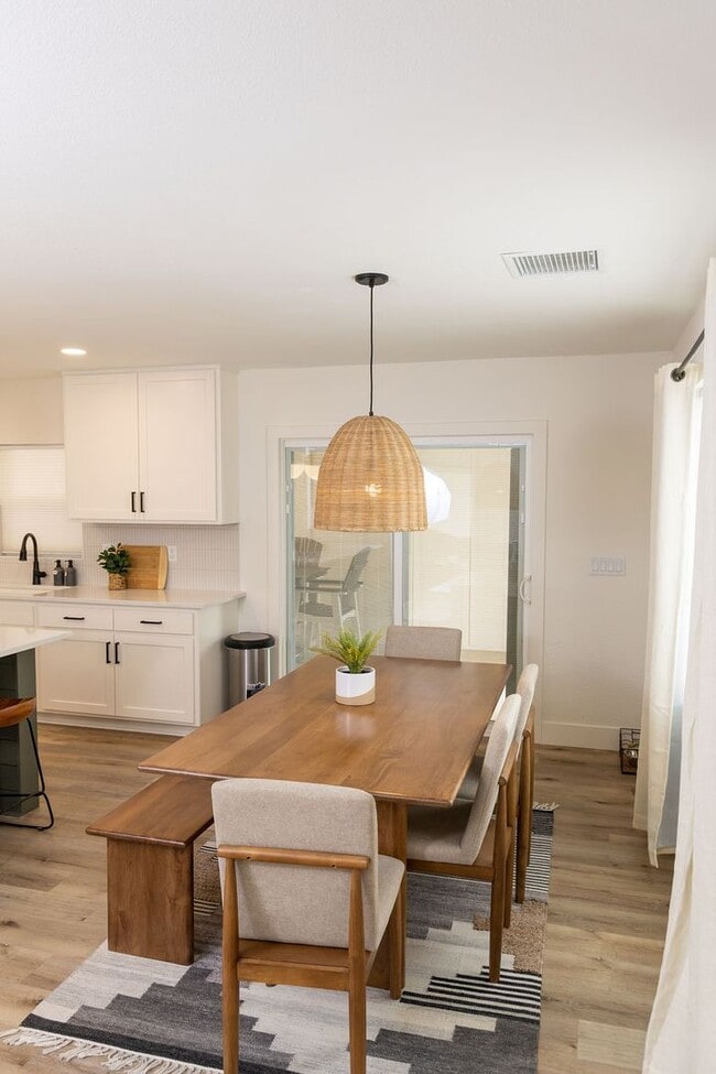 Building Photo - Beautiful Lake Havasau Home