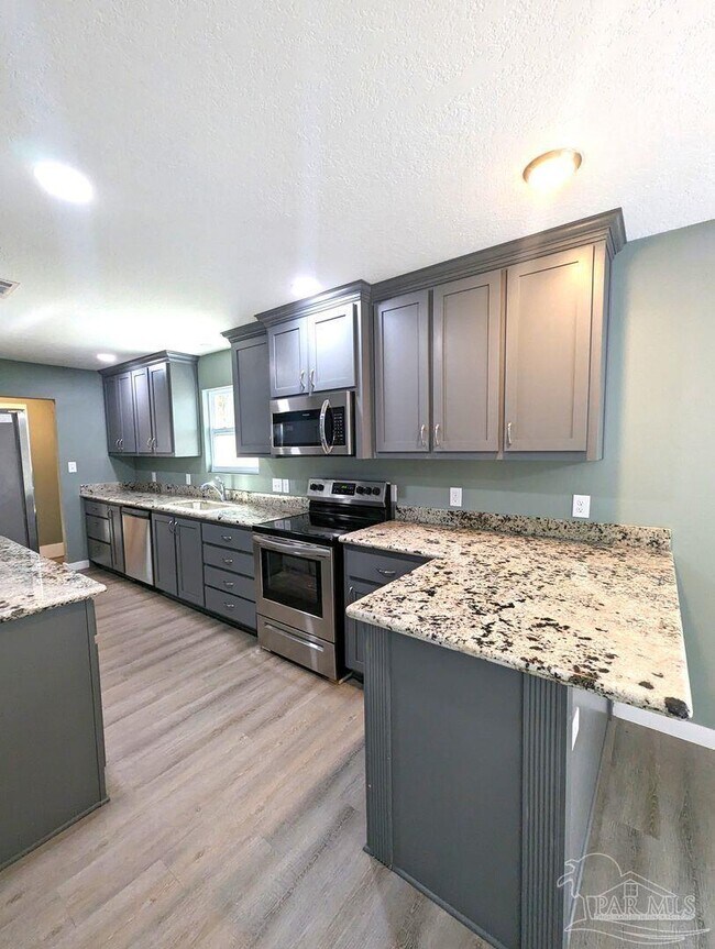 Building Photo - 6045 Hamilton Bridge Rd