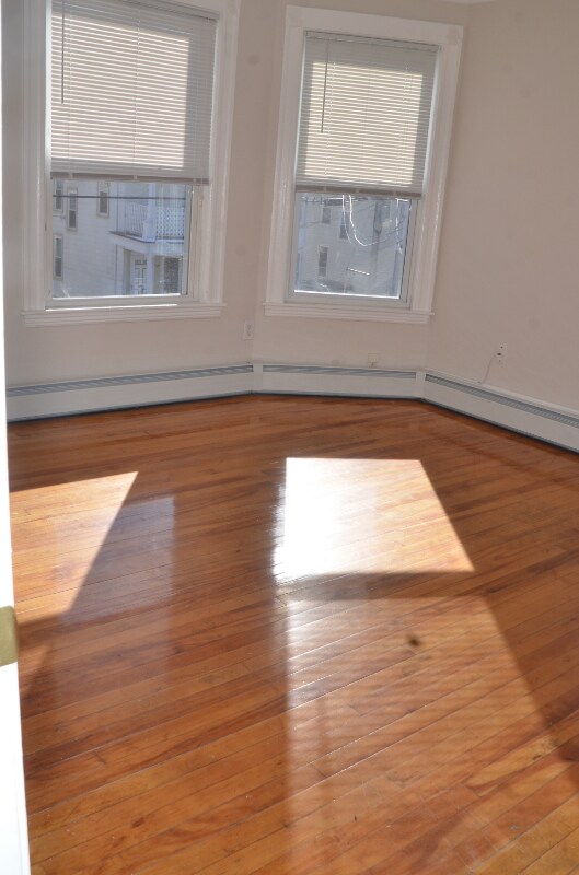 Building Photo - 10-10 Howard St