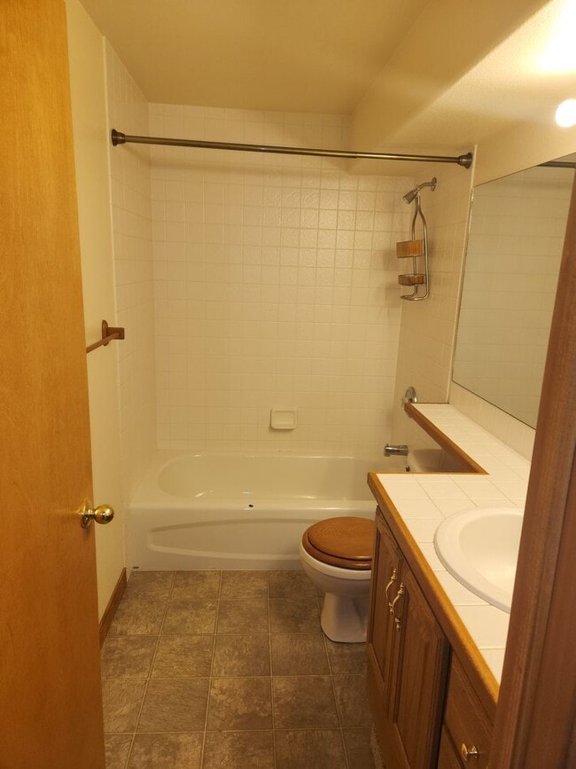 Building Photo - N/E home with 4 bed, 4 baths, 2 car garage!