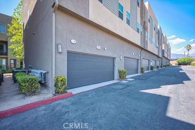 Building Photo - 661 Sawyer Pl