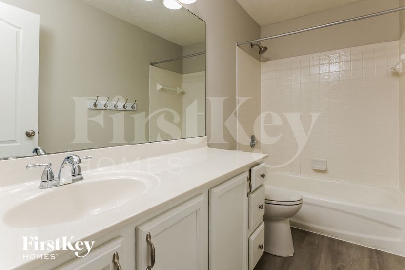 Building Photo - 160 Cambridge Dr