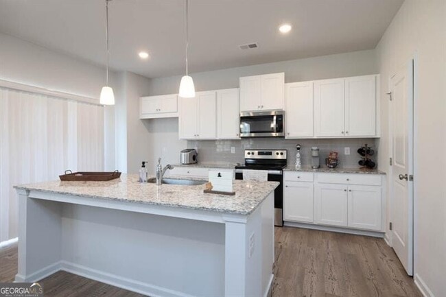 Building Photo - 165 Sweet Briar Wy