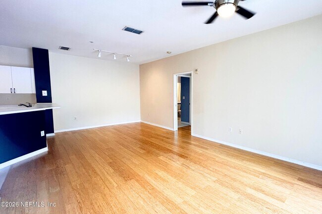 Building Photo - 610 Fairway Dr