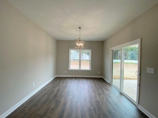 Building Photo - SPACIOUS 4 Bedroom | 2.5 Bathroom in Stone...