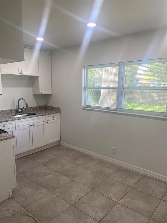 Building Photo - 7020 Baywood Dr