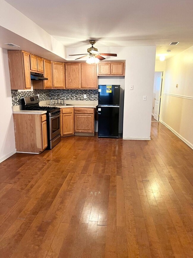 Building Photo - 35 Chesterfield Ln