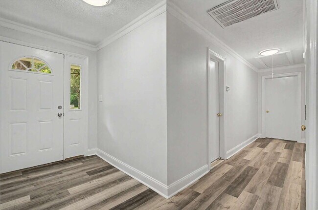Building Photo - Ranch Home on Private lot in Chapel Hill