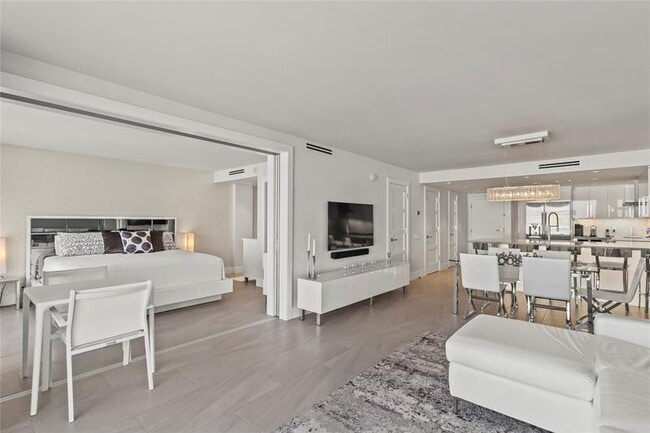 Building Photo - 800 SE 20th Ave