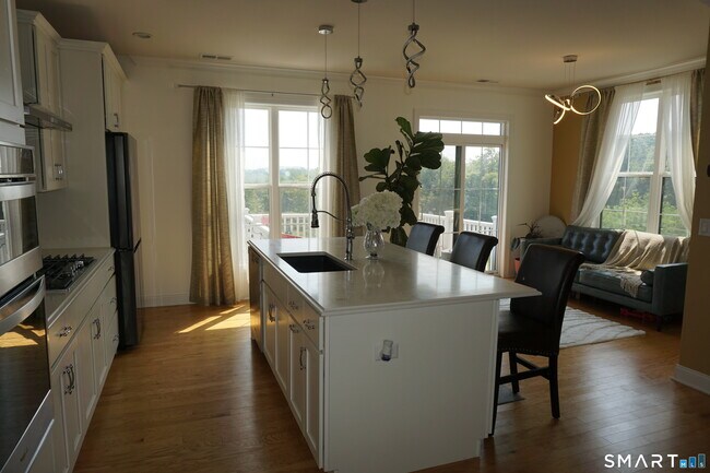 Building Photo - 127 Brentwood Cir