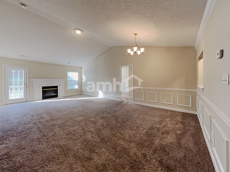 Building Photo - 2208 Thorn Crest Dr