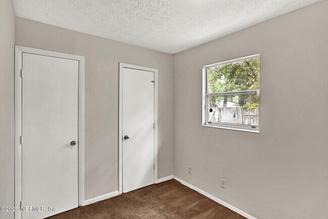 Building Photo - 7063 Wonderland Ct