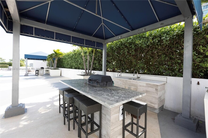 Building Photo - 1861 NW South River Dr