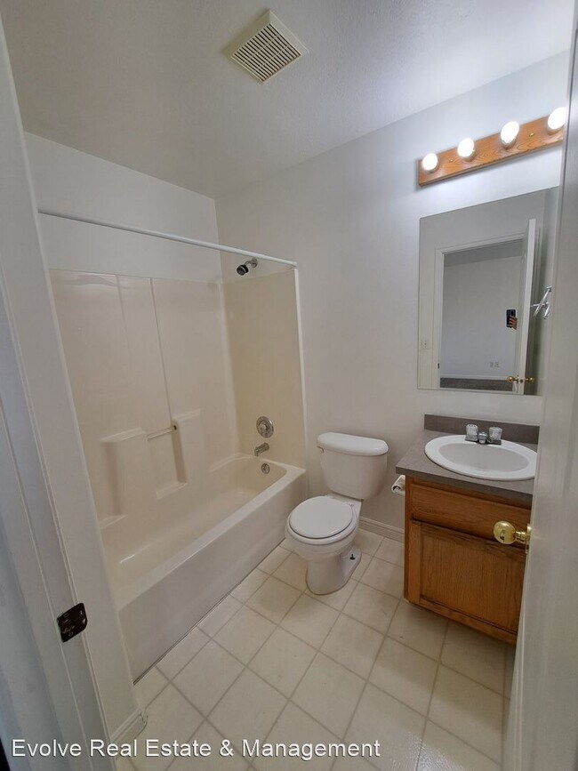 Building Photo - 3 br, 2.5 bath House - 469 E 250 N