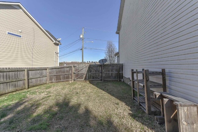 Building Photo - Beautiful 3BR/2.5BA in North Nashville!