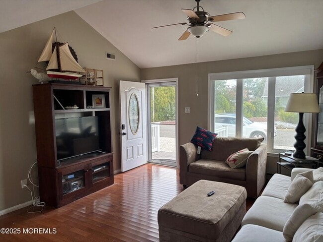 Building Photo - 156 Rodman Dr