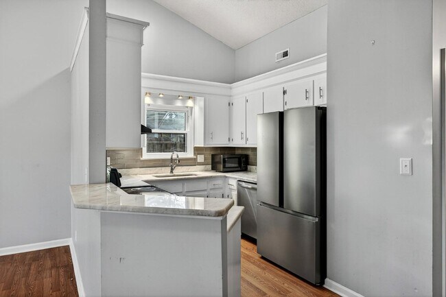 Building Photo - 112 Pipestone Dr