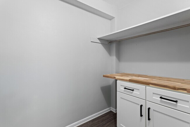 Pantry/office - 19425 Van Aken Blvd