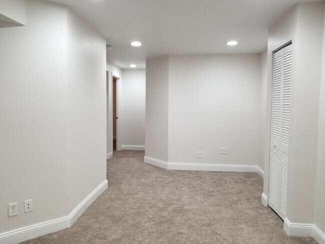 Building Photo - 2058 Sumac St