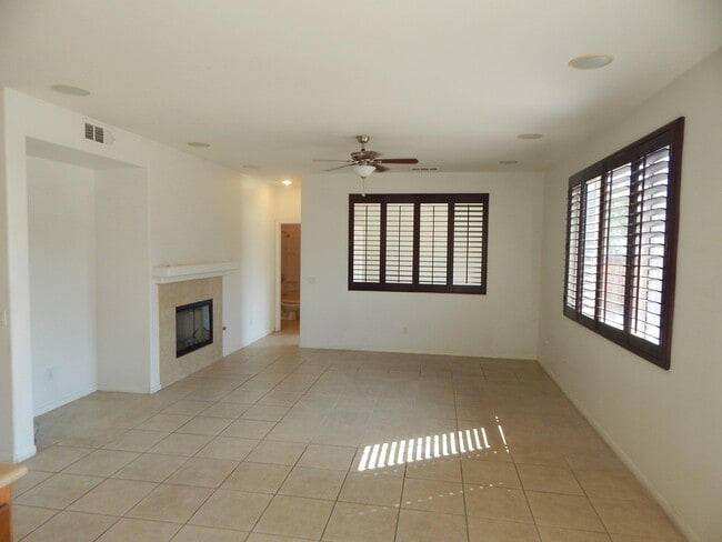 Building Photo - GORGEOUS 4 Bedroom** & 3 full bathrooms on a Cul-De-Sace Home!!