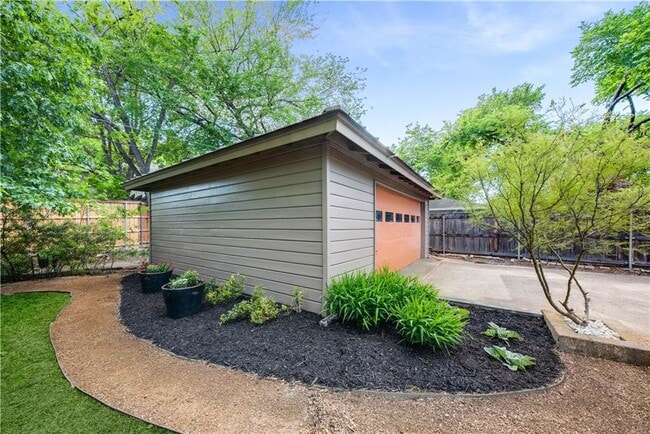 Building Photo - 7326 Lehigh Dr