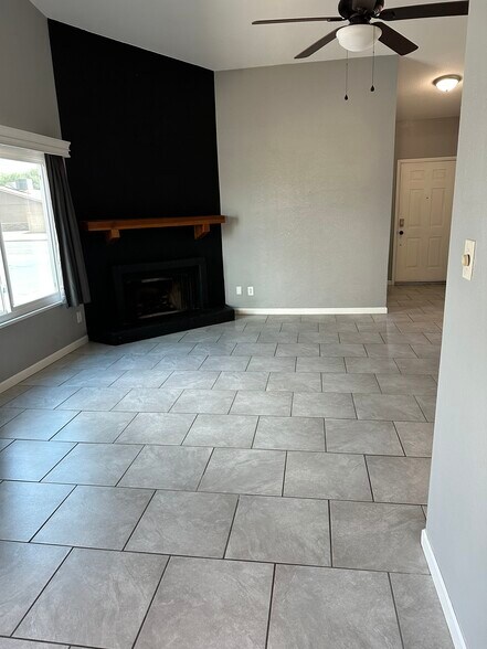 Building Photo - 14076 N 26th Ave