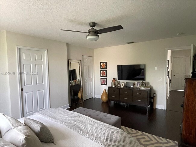 Building Photo - 485 Silver Palm Way