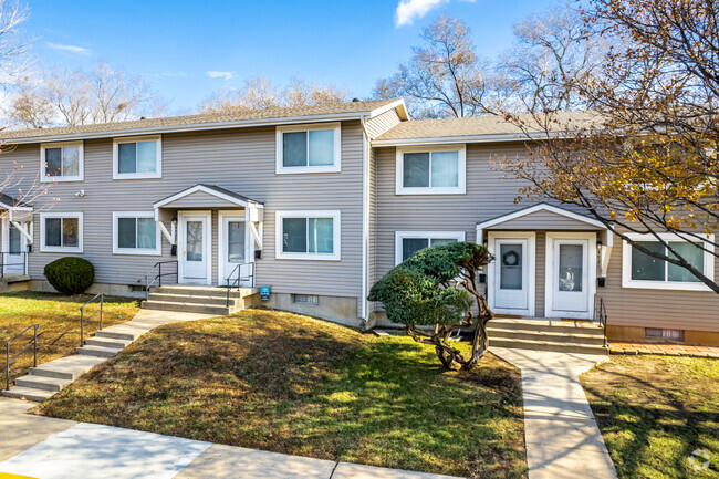 Building Photo - Riverside Townhouses