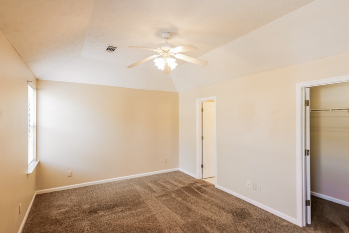 Building Photo - 6355 Sandy Ridge Curv