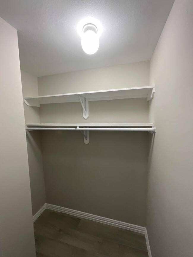 Spacious closet - 45673 Chapman Ln