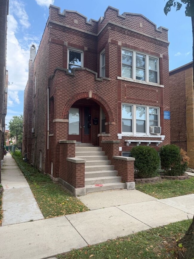 Building Photo - 2235 Gunderson Ave
