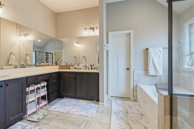 Building Photo - 905 Overture Dr