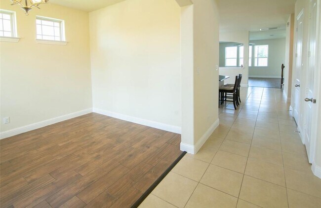 Building Photo - 1327 Graham Trace Ln
