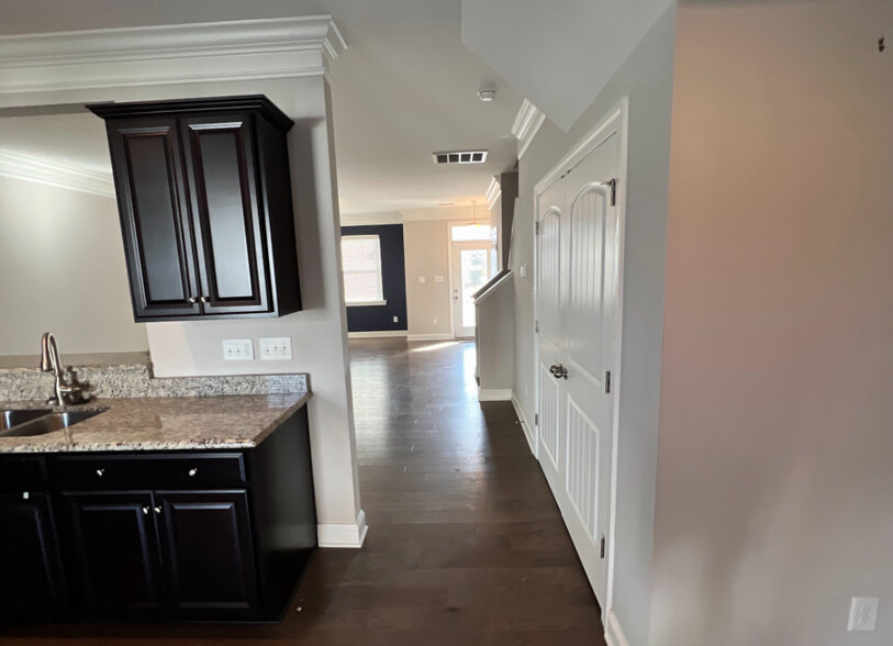 Building Photo - 6812 Hawser Ln