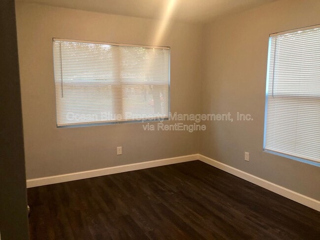 Building Photo - 4710 4th Ave S