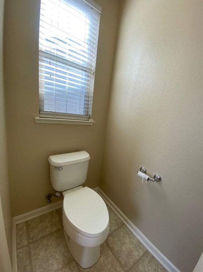 Building Photo - EXCEPTIONAL 4 BEDROOMS, 3 BATH, 3 CAR GARA...