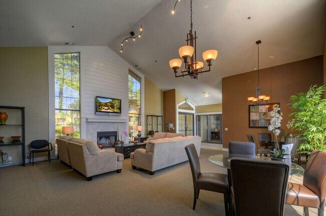 Building Photo - 401 Canyon Woods Pl