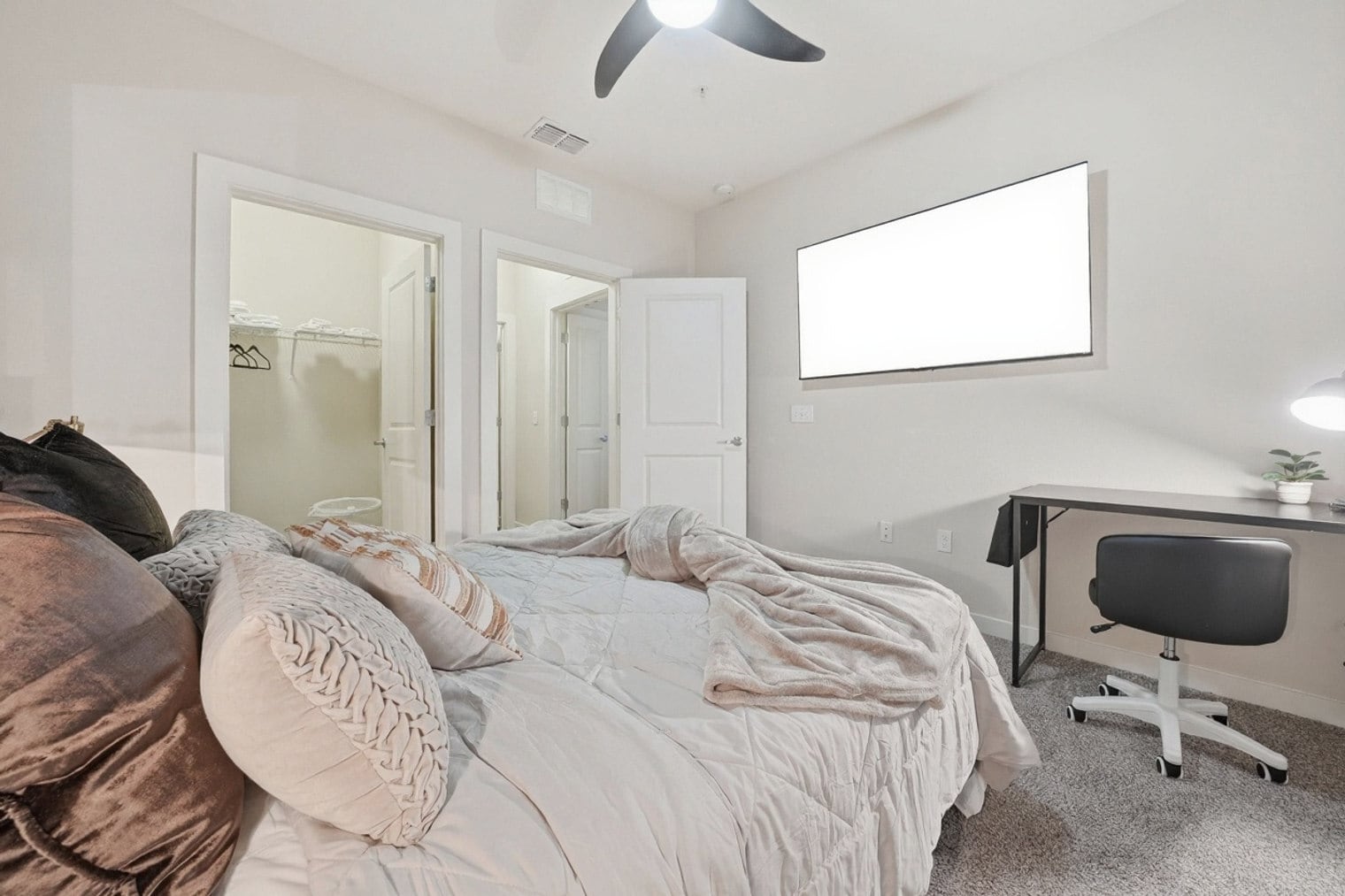 Building Photo - 1700 W Cleveland St