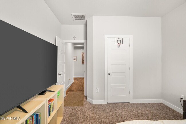 Building Photo - 14820 Mike a Mendoza Ave