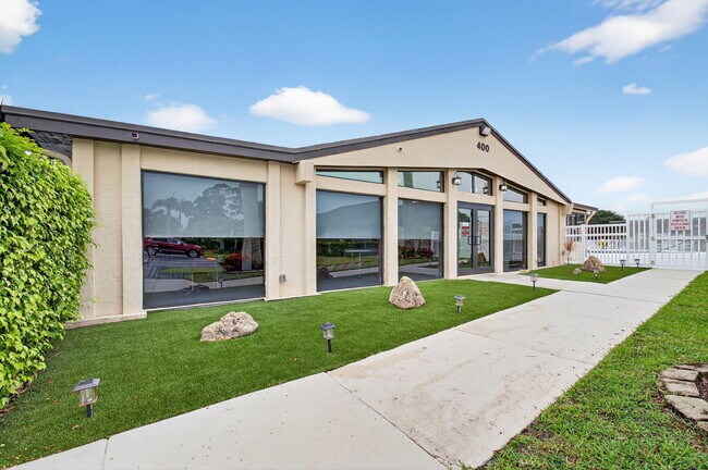 Building Photo - 416 Pine Glen Ln