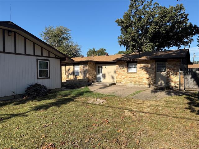 Building Photo - 13638 Pyramid Dr