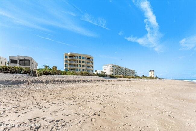 Building Photo - 225 Strand Dr
