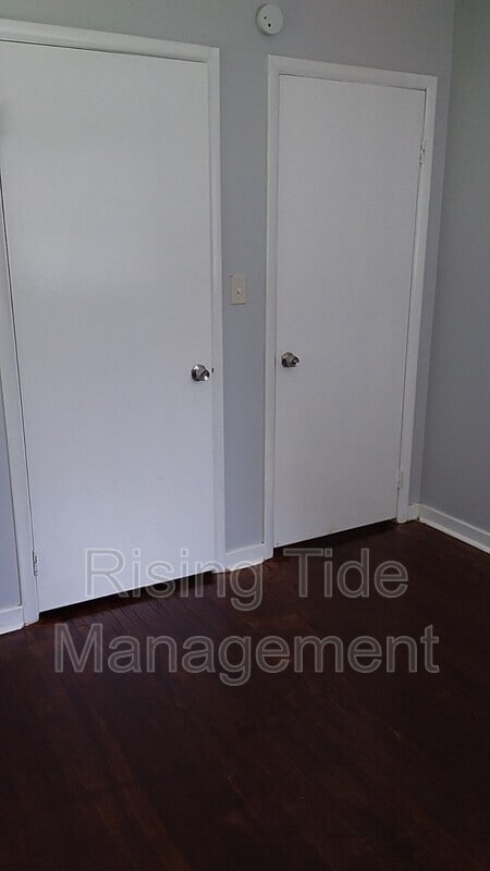 Building Photo - 825 Sherwood Forest Dr