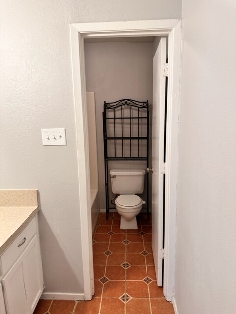 Master Bedroom Full Bath - 7720 Sable Ln