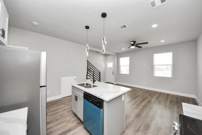 Building Photo - 19104 Sears Dr